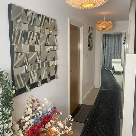 Проживание в семье Igloo Magnolia I Breakfast I Free Parking Лидс