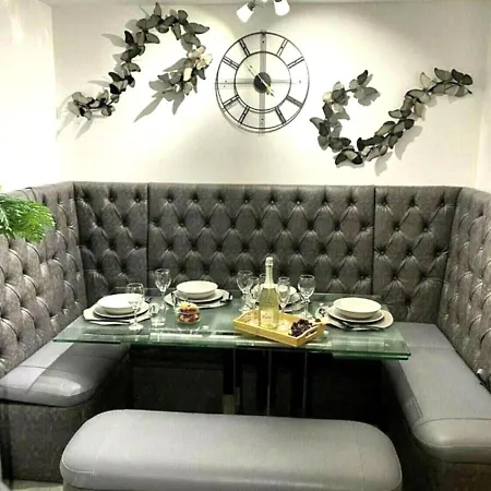 Igloo Magnolia I Breakfast I Free Parking