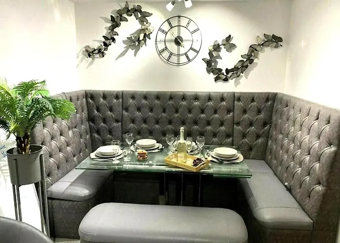 Igloo Magnolia I Breakfast I Free Parking